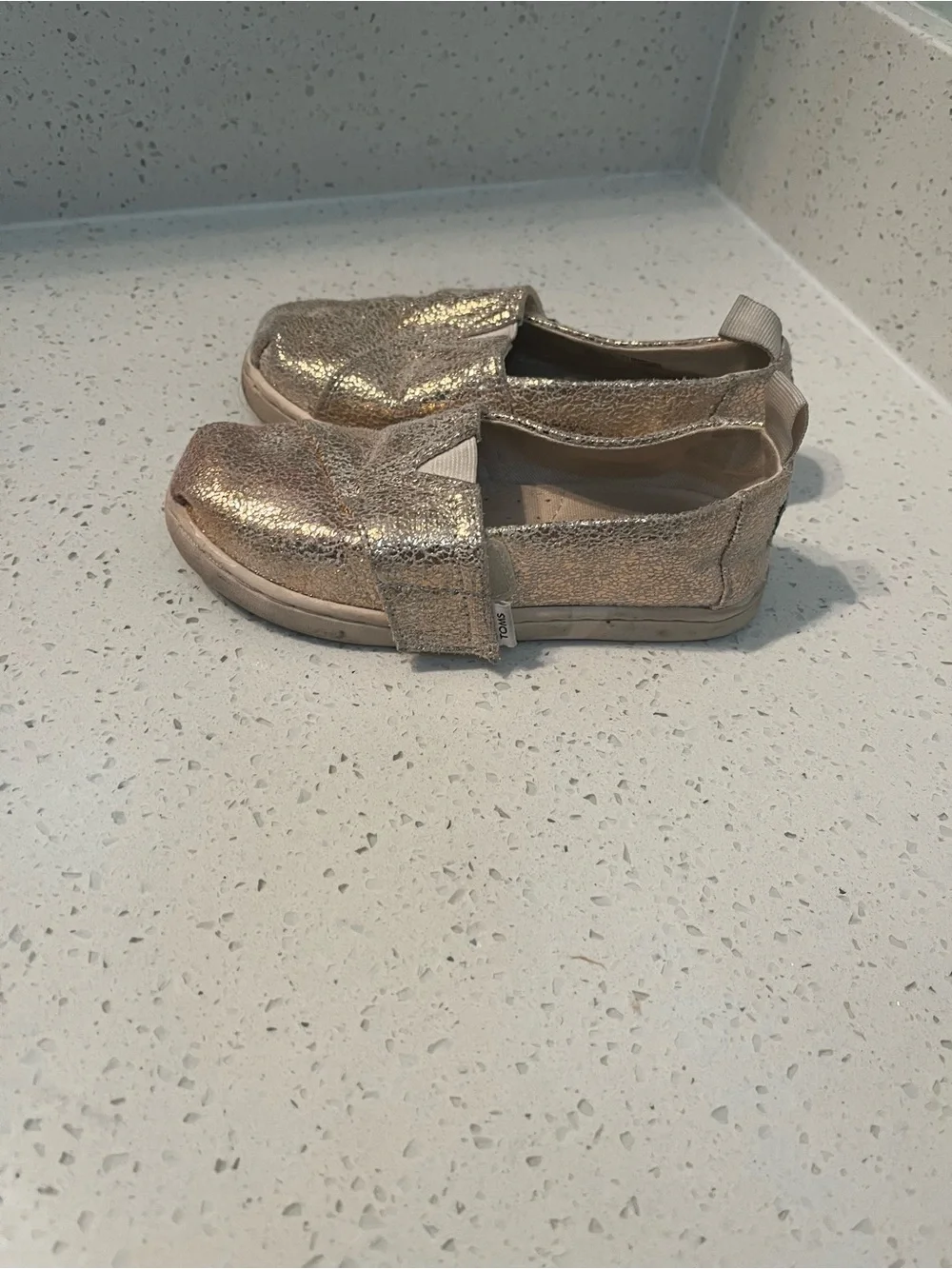 Toms easy slip